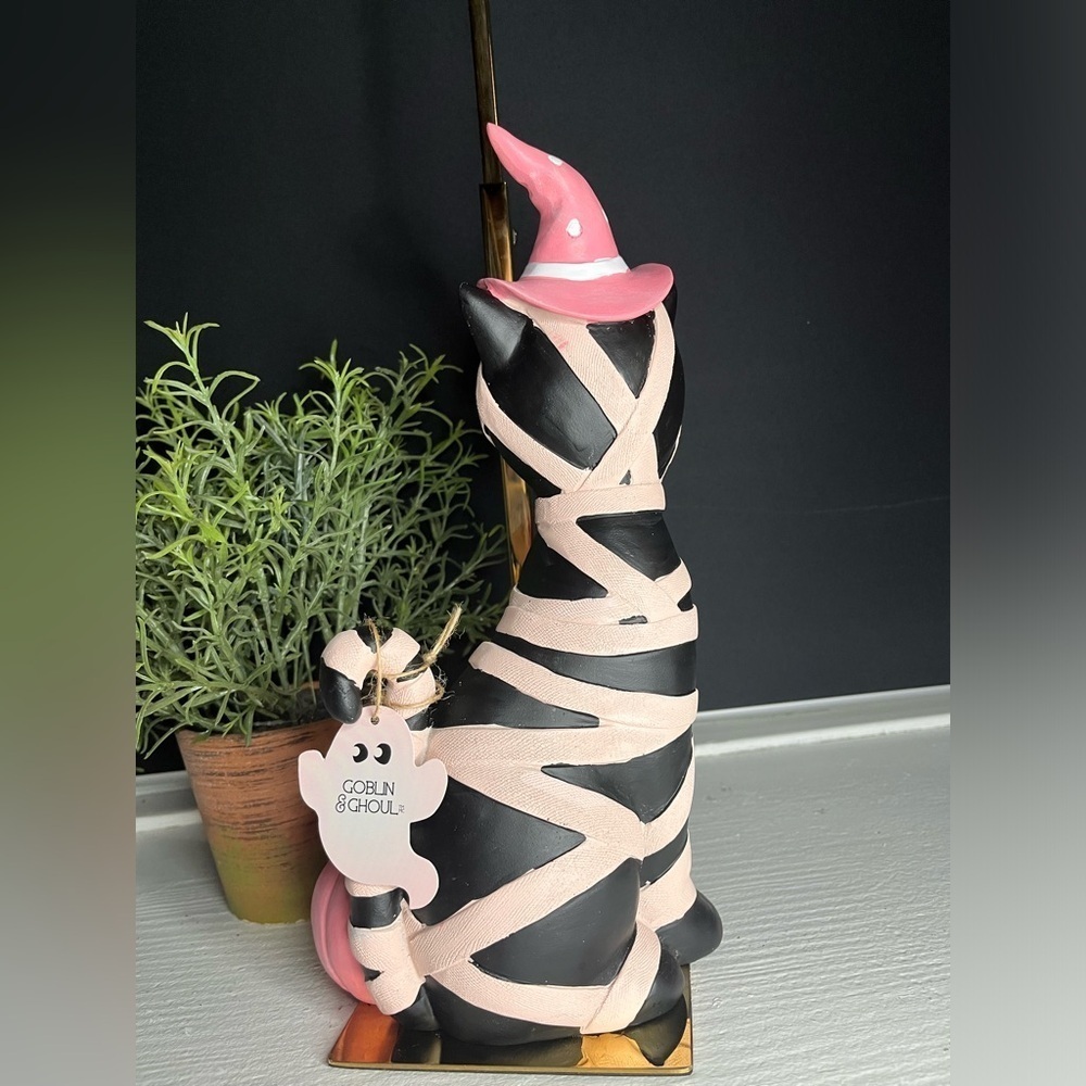 Black Cat Halloween Mummy Statue with Pink Pumpkin NWT 12.5” Tabletop Decor - Picture 4 of 4